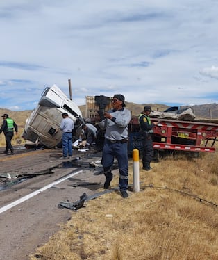 Choque entre dos tráileres en la carretera Juliaca-Arequipa deja varios heridos