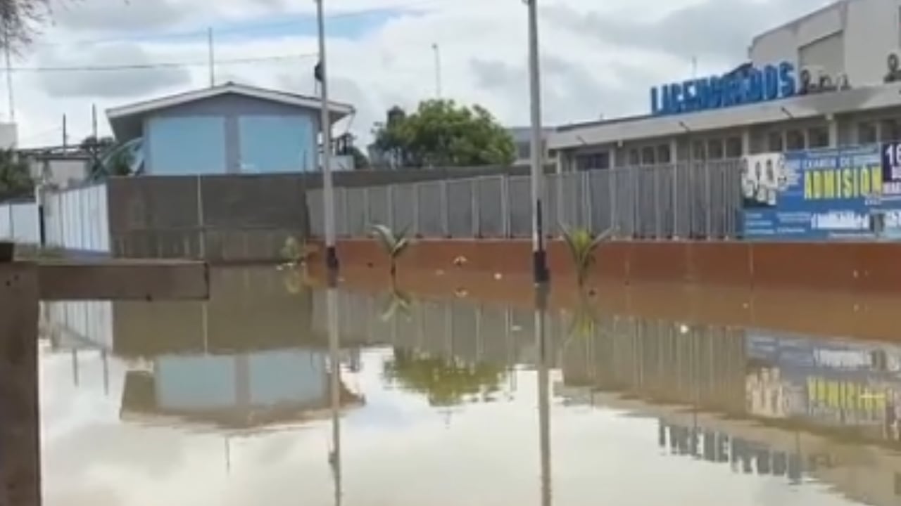 Las fuertes lluvias registradas en Tumbes han generado graves inundaciones en distintos puntos de la ciudad, afectando viviendas, centros de salud y colegios.