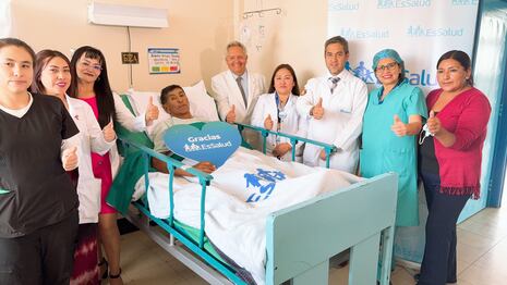 Don Jacobo volverá a manejar su bicicleta tras cirugía que le extirpó un tumor de 20 kg en Arequipa