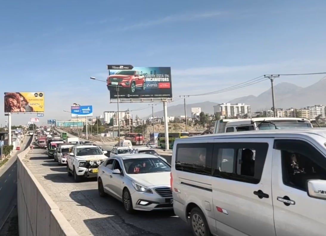Congestión vehicular también se registró en los distritos de Tiabaya, Uchumayo e incluso el cercado de Arequipa