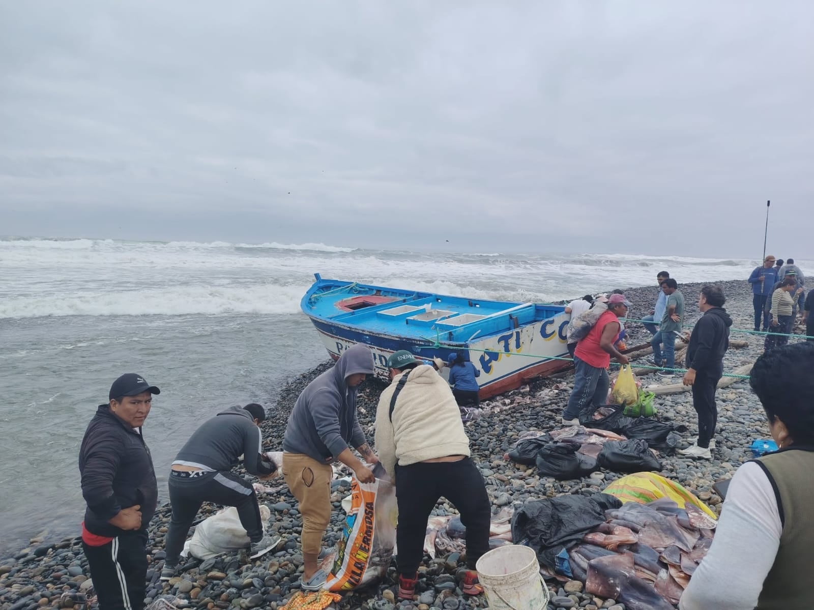 Dos hermanos pescadores desaparecidos en Arequipa por naufragio de la embarcación Poseidón