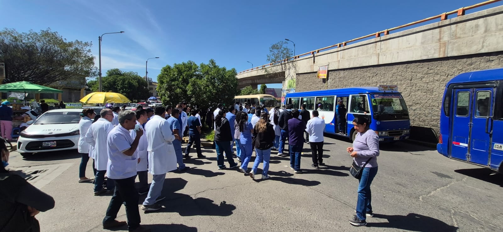 Advierten sanción contra los médicos en huelga indefinida en el hospital Honorio Delgado Espinoza (Foto: Pedro Torres)