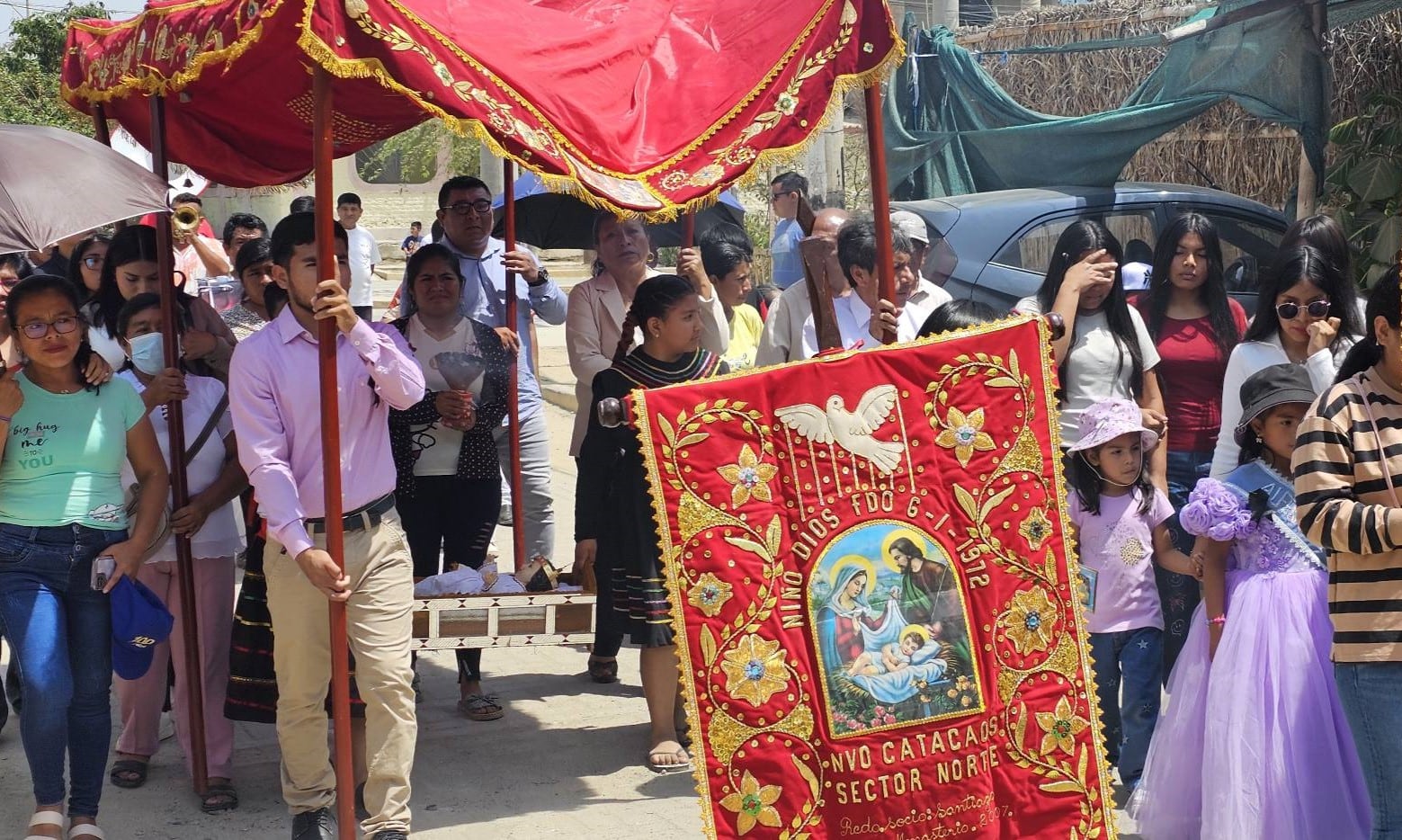 Las pastorcitas, recorrieron las calles del distrito en esta fiesta tradicional.