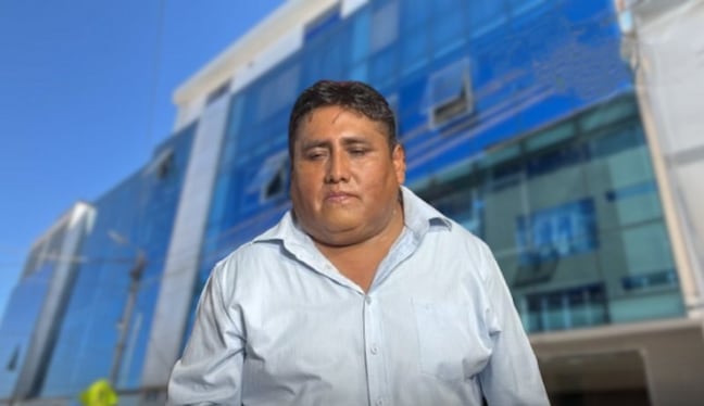 El director de ITEP Carlos Bustinza anuncia que apelará sanción. (Foto: Difusión)