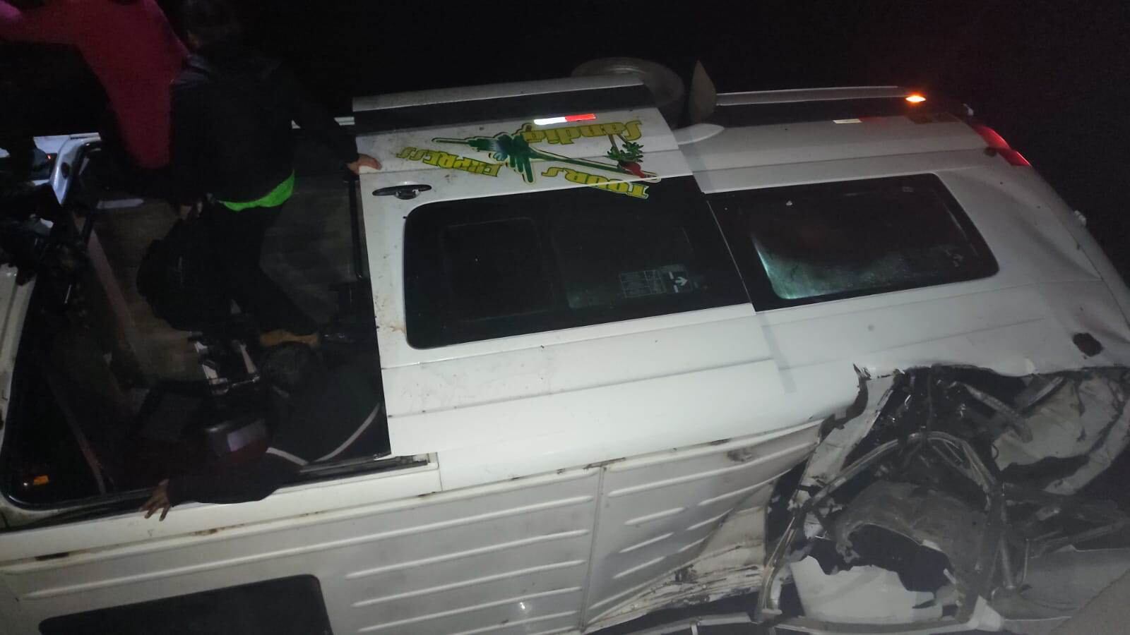 Vehículo quedó completamente destrozado. Foto/Plinio Amanqui.