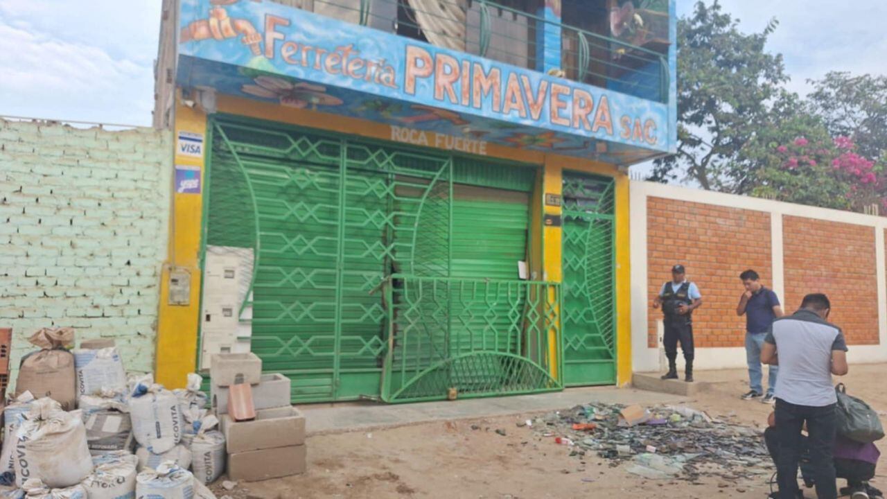 Ataque dejó daños materiales no solo en el negocio, sino que afectó a varias viviendas de la zona
