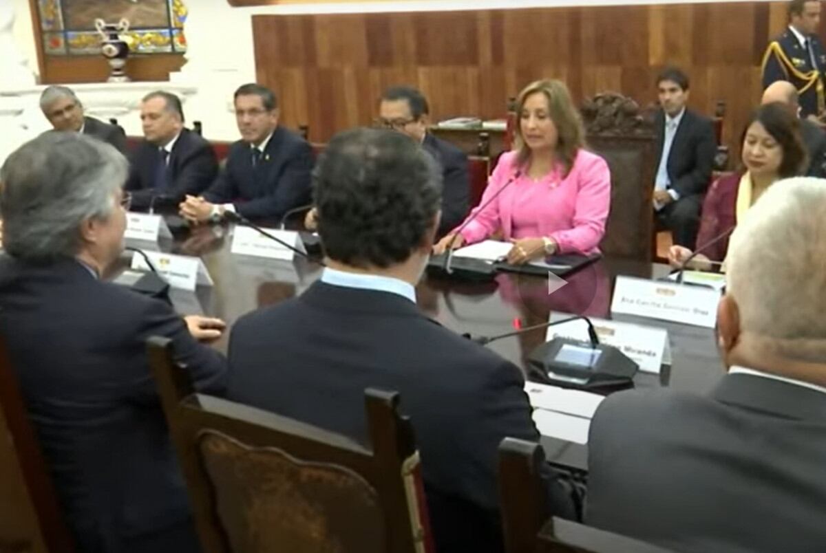 Reunión entre Dina Boluarte y Guillermo Lasso.