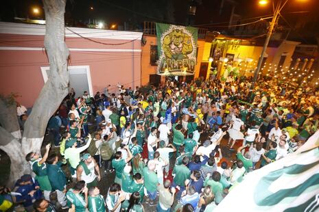 Marea verde en Barranco: Hinchas de Palmeiras calientan la previa de final de la Libertadores (FOTOS)