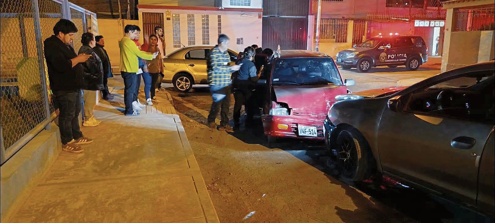 Agentes acudieron al lugar del accidente de tránsito en la av. Dolores, en Arequipa. Foto: GEC.