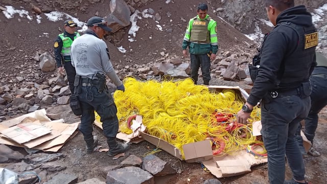 Policía incauta arsenal de explosivos en mina abandonada de Huancavelica (Fotos)