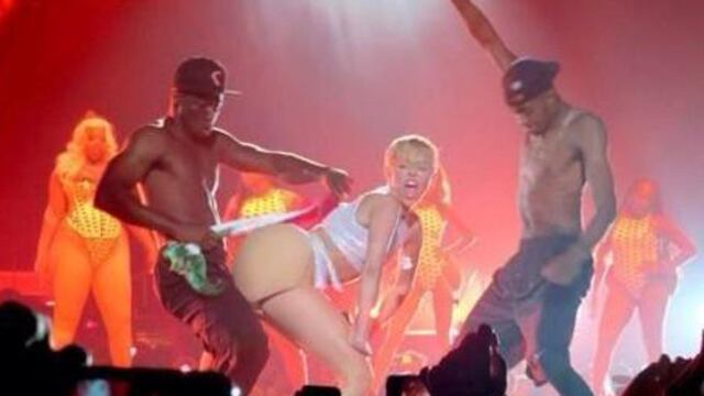 Miley Cyrus desata la polémica por usar en un baile la bandera de México