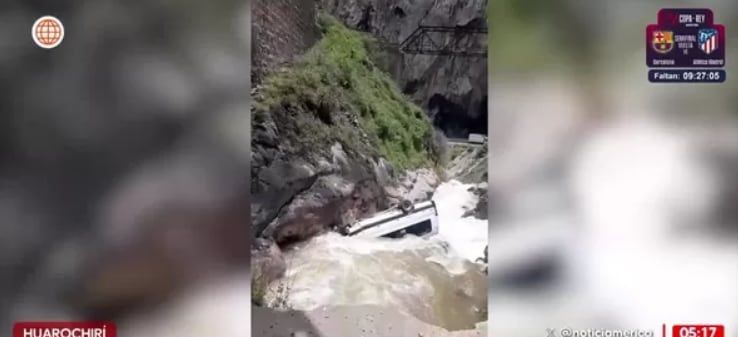 La colisión frontal ocurrió a la altura del kilómetro 97, en Huarochirí, y solo cuatro personas sobrevivieron al impacto. FOTO: CAPTURA AMÉRICA NOTICIAS