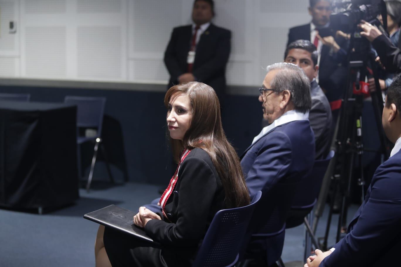 Fiscal de la nación hizo su ingreso a la junta nacional de justicia para su audiencia.
Fotos: Hugo Perez /@photo.gec