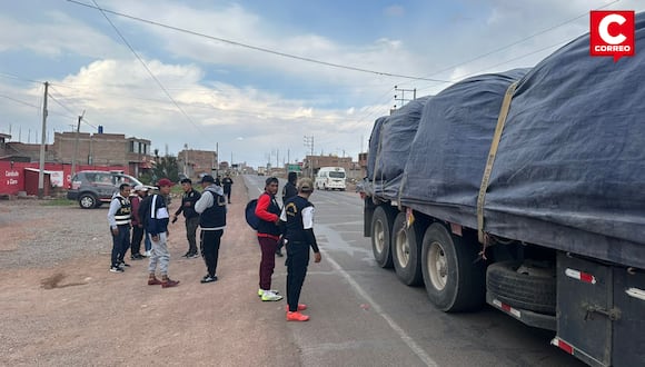 Policía detuvo a bus que trasladaba a 20 venezolanos que habrían ingresado ilegalmente al país en Puno