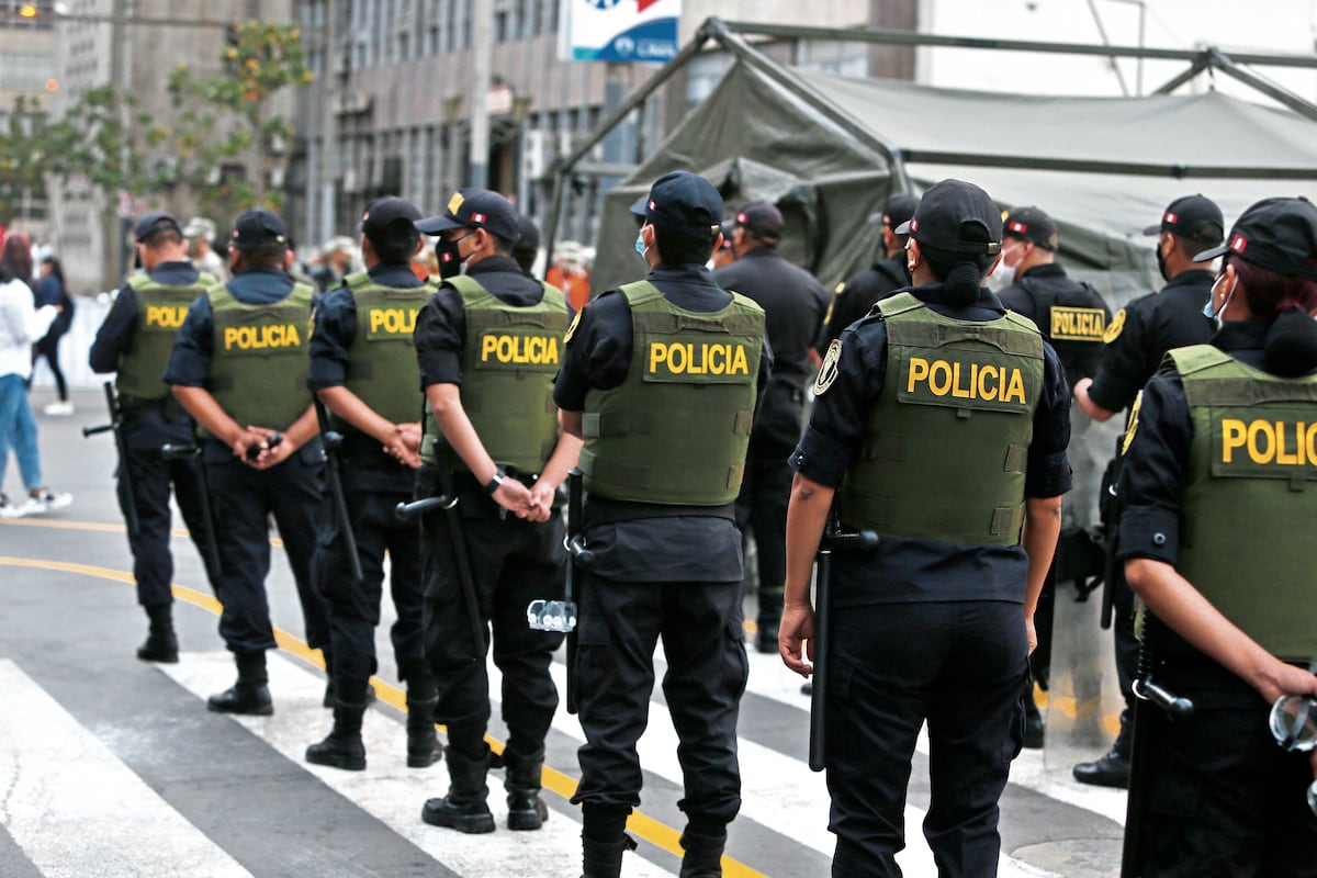 Los Olivos: PNP captura a dos sujetos acusados de cobrar cupos a transportistas