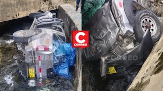 Camioneta cae al río Tishgo en el tramo La Oroya - Pasco y ocupantes se salvan de morir