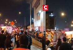 Incendio en edificio del Centro Cívico: Al menos cinco unidades de bomberos trabajan para extinguir el fuego