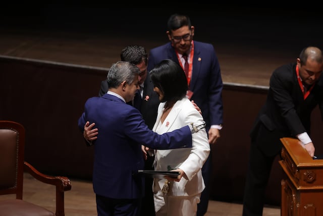 Keiko Fujimori recibió sus credenciales del JNE