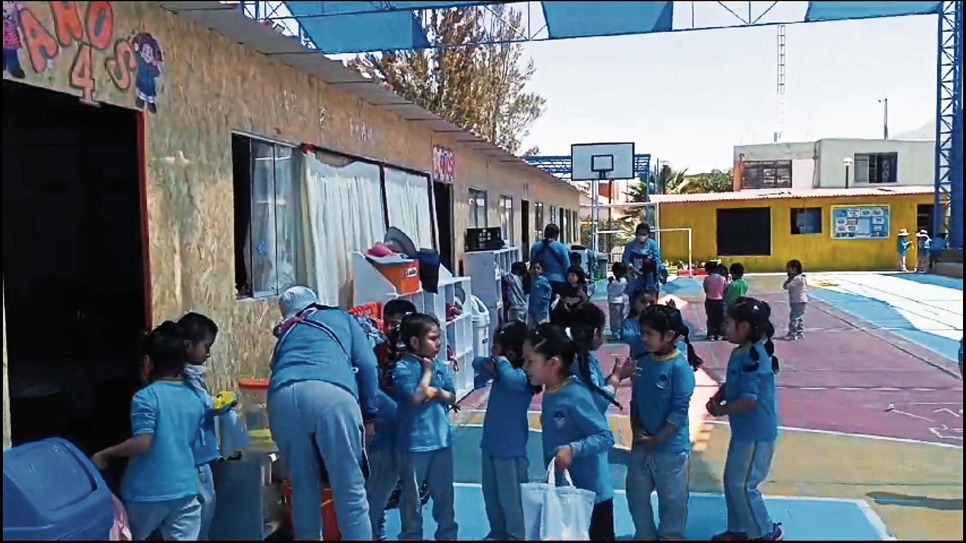 Escolares esperan retornar a sus aulas para el siguiente año (Foto: GEC)