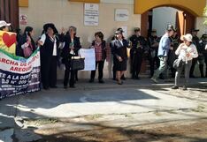 Trabajadores sociales protestan contra decreto que generaría despidos en empresas