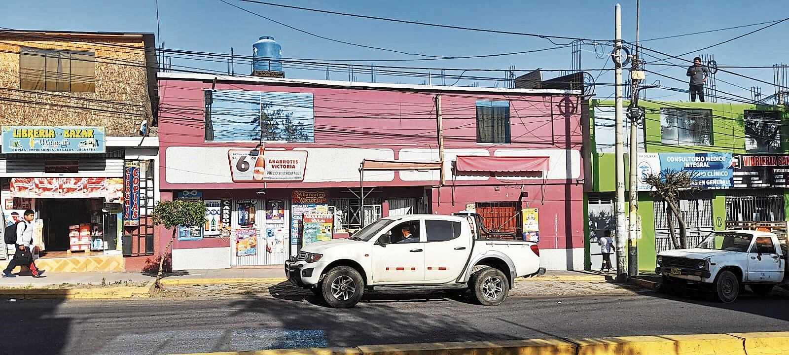 Ladrones con armas de fuego robaron en negocio. Foto: GEC