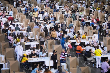 Colombia inicia elecciones presidenciales con más de 41 millones de votantes habilitados
