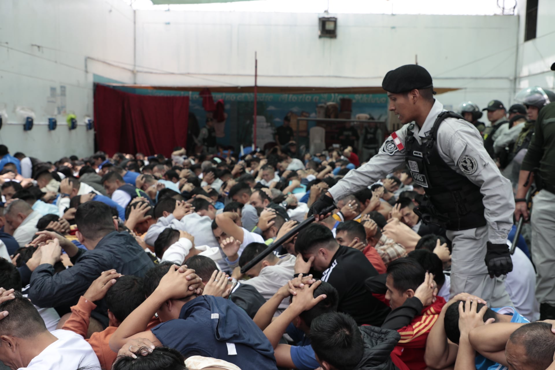 La Superintendencia Nacional de Internamiento y Resocialización (Sunir) tendrá la administración de la cárcel y deberá reducir el hacinamiento y mejorar los controles, porque desde ahí se siguen coordinando extorsiones. Reclusorio de mujeres también tiene 88% de exceso de internas.