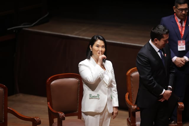 Keiko Fujimori recibió sus credenciales del JNE