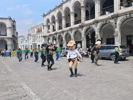 Marcha motivacional por la seguridad ciudadana en el Cercado de Arequipa (VIDEO)