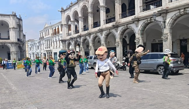Marcha motivacional de la Policía por la seguridad ciudadana. (Foto: Jeamilett Chirinos/@photo.gec)