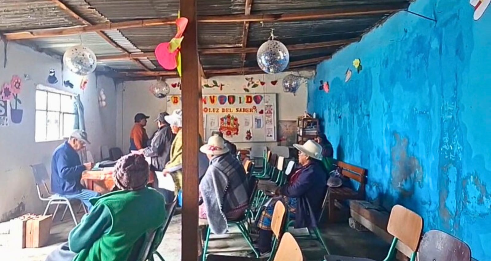 Celeridad para cambio de techo en local de adultos mayores en Cerro Colorado. Foto: GEC.