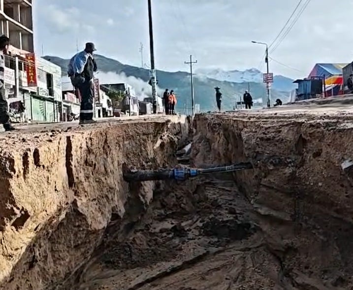 Erosión de vía dejó las redes expuestas en Apipa (Foto: Difusión)