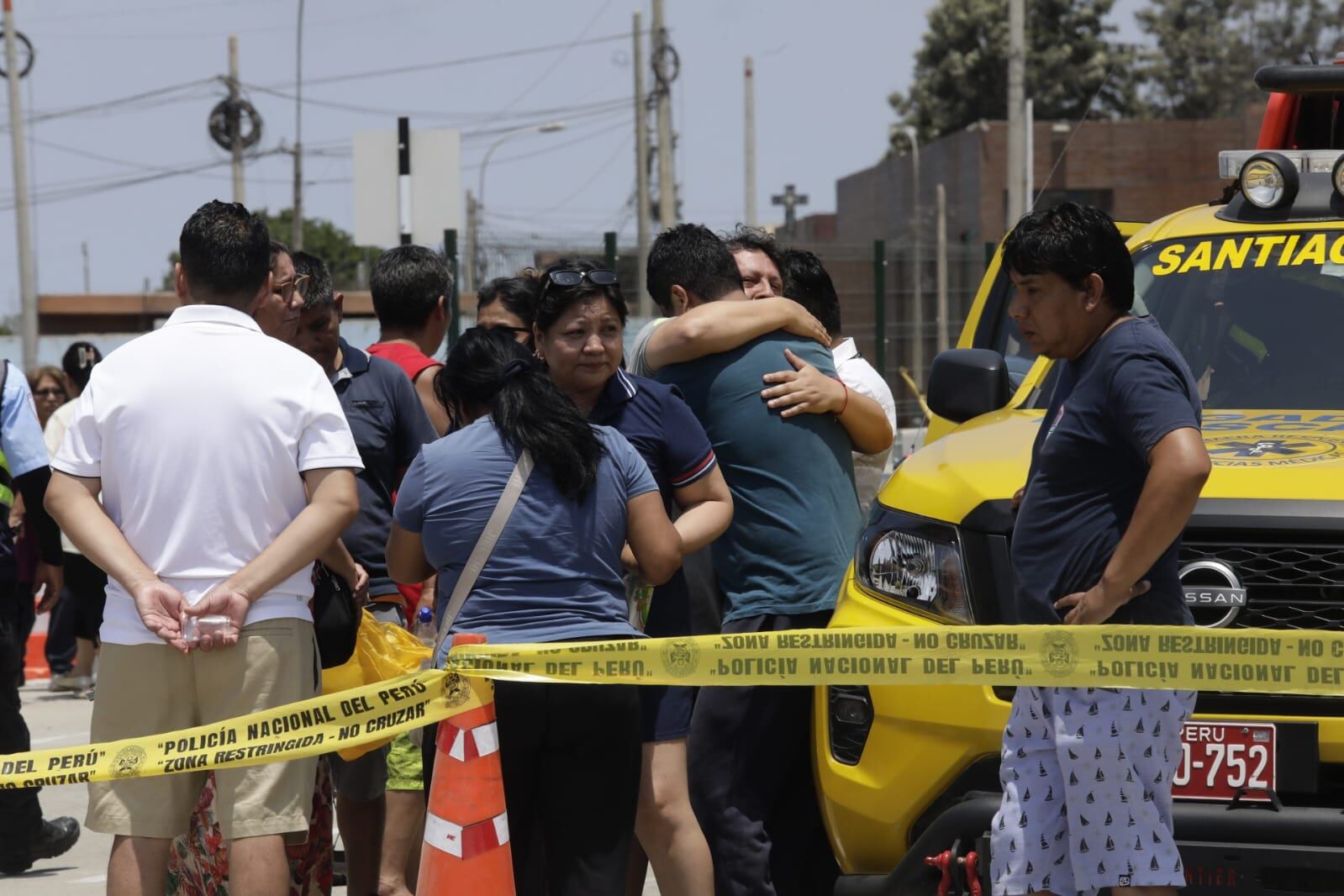 Familiares de la adulta mayor llegaron hasta el lugar del accidente y protagonizaron escenas de dolor.