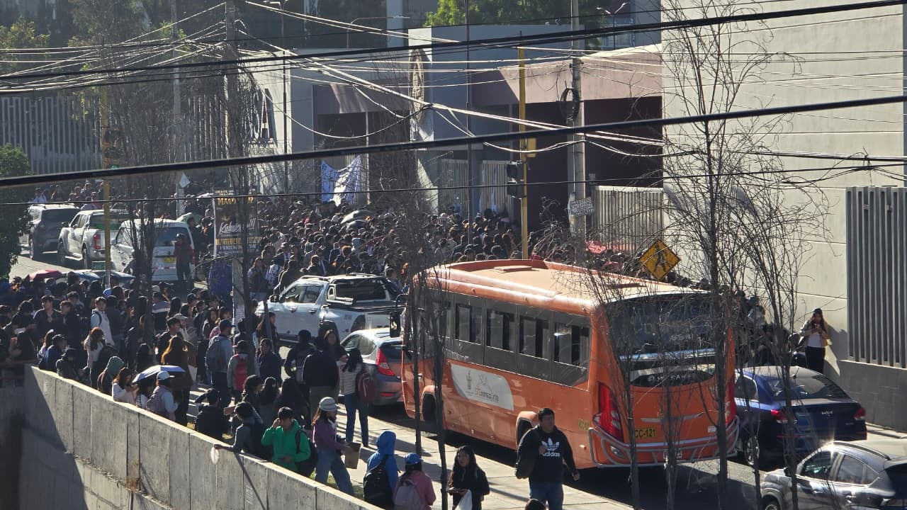 Estudiantes de la UNSA no pueden ingresar a clases. Foto: GEC.