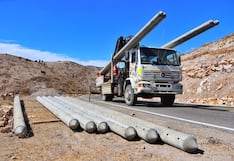 Avanza instalación de postes para electrificación de Polobaya