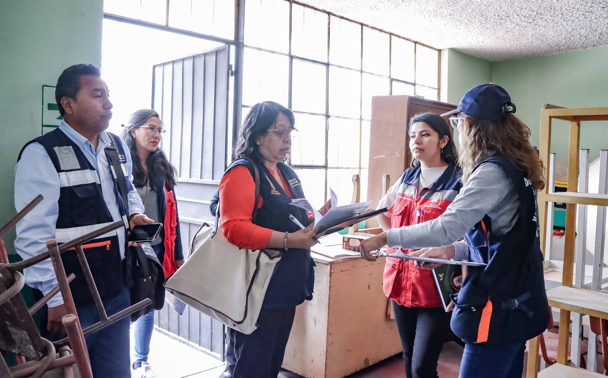 Fiscal, Ana Cecilia Cordero advierte inspeccionó situación de colegios por lluvias. (Foto: Municipalidad de Sachaca)
