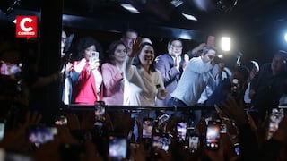 Keiko Fujimori saluda al candidato Roberto Sánchez, que aún no la reconoce como mandataria