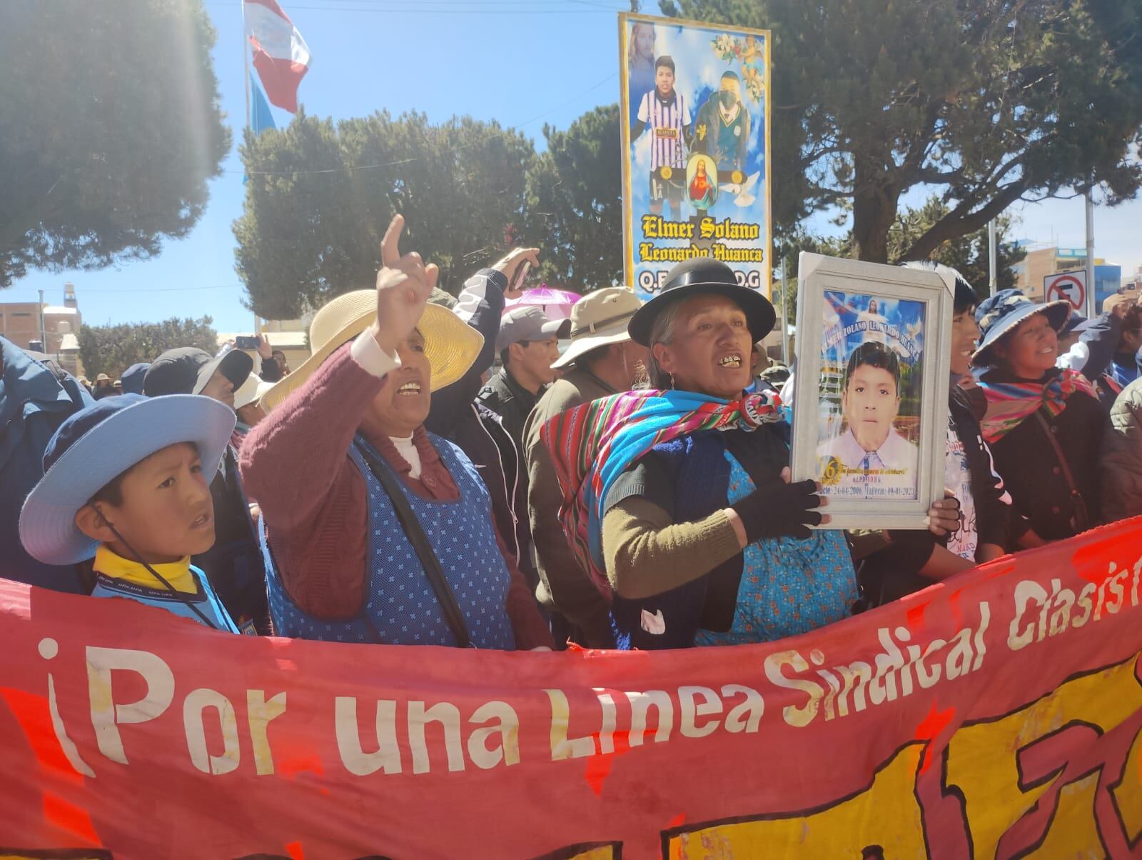 Protestas en la ciudad de Juliaca deslucieron el desfile cívico militar. Foto/Difusión.