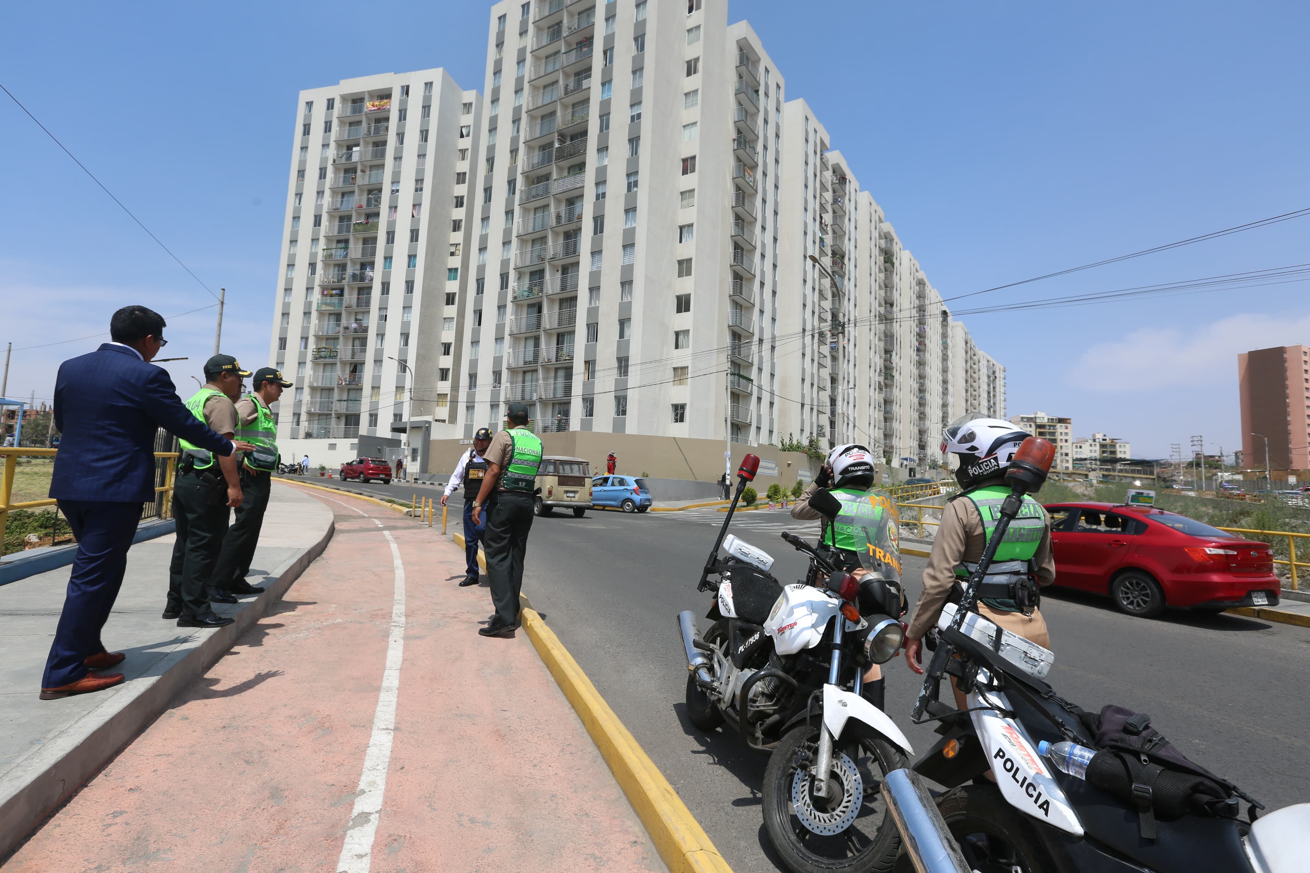 Operación de control de motocicletas para prevenir robos en Miraflores. (Foto: Leonardo Cuito)