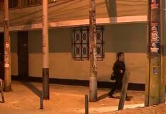 Vecinos de Ate denuncian exceso de postes en una sola vereda: “Es un riesgo”