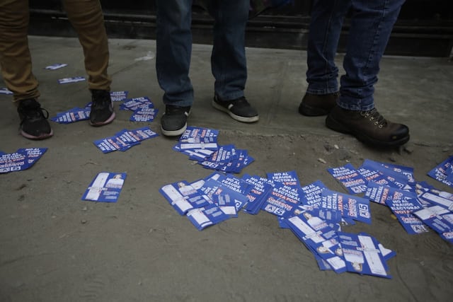 Se apertura las mesas de sufragio en el colegio San Luis Gonzaga de SJM, personas aún tienen quejas por el trabajo del personal de ONPE (Fotos: Julio Reaño/@photo.gec)