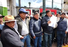Huancayo: Alcaldes se encadenan para conseguir entrega de S/23 millones de utilidades