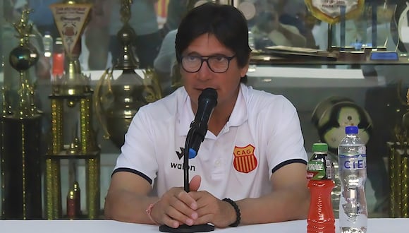 Ángel Comizzo encaró al presidente del Gobierno Regional Luis Neira.