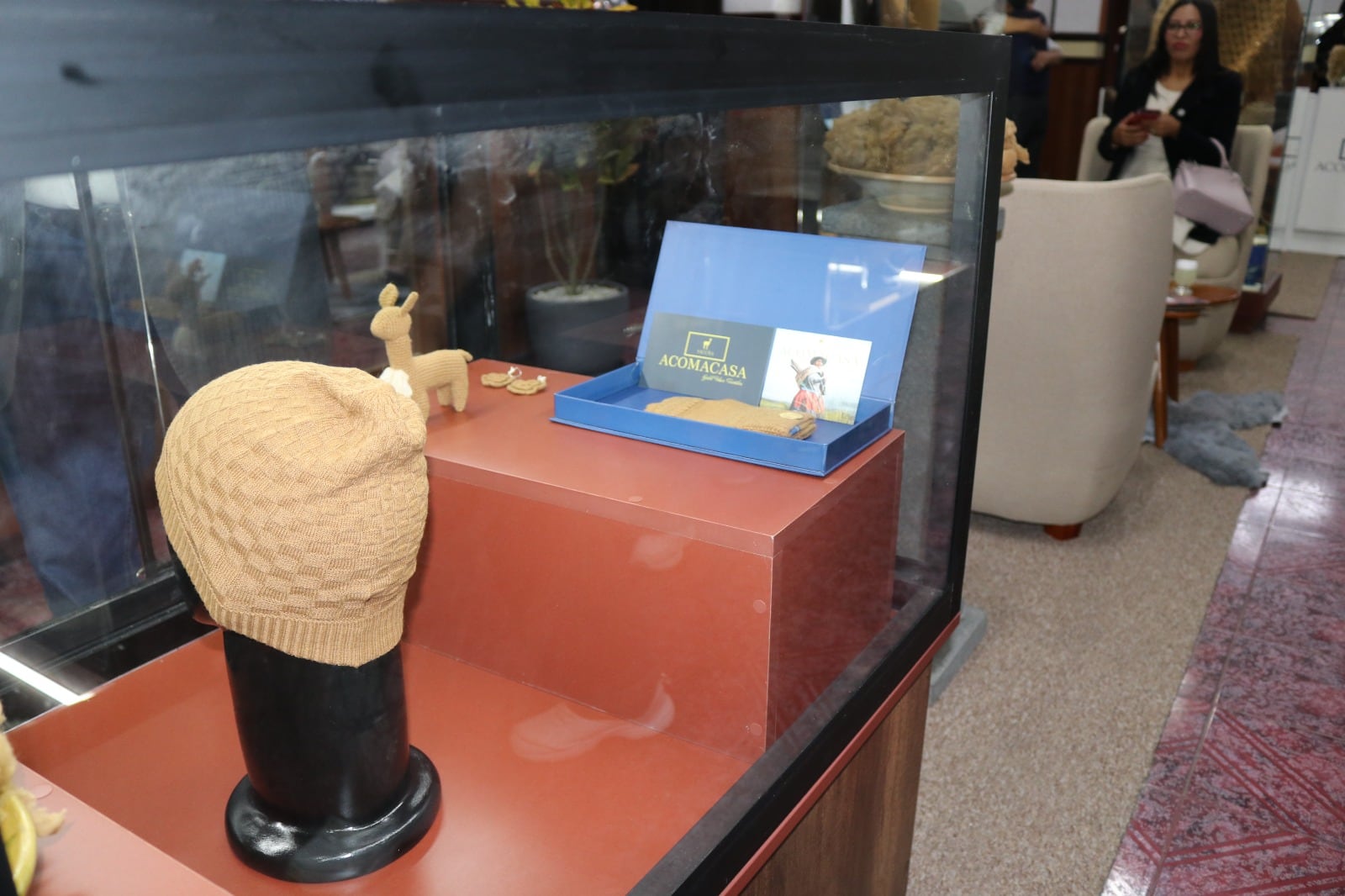 Primer atelier exclusivo de prendas de vicuña del Perú está en Arequipa. Foto: Serfor.