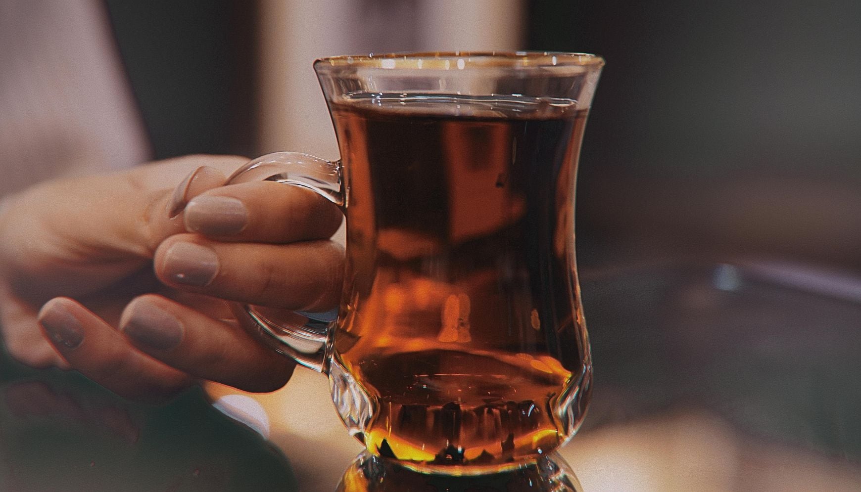 Cuando las temperaturas bajan, nada mejor que una bebida caliente para reconfortar el cuerpo. Conoce estas recetas fáciles y sabrosas que puedes preparar en casa con ingredientes accesibles. (Foto: Bahram Yaghooti / Pexels)