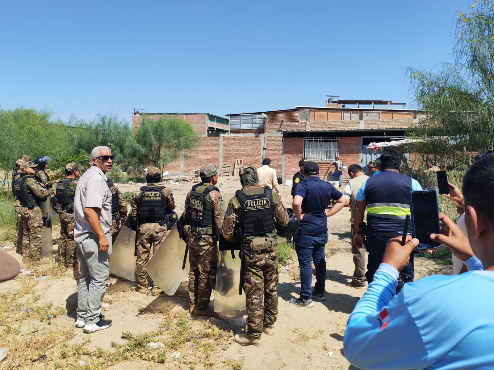 Comuna piurana con apoyo de la PNP recuperó terreno municipal