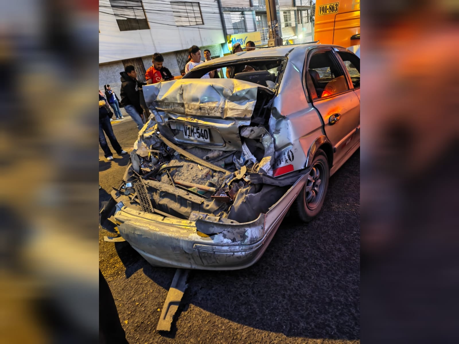 Auto quedó destrozada por la parte posterior (Foto: GEC)