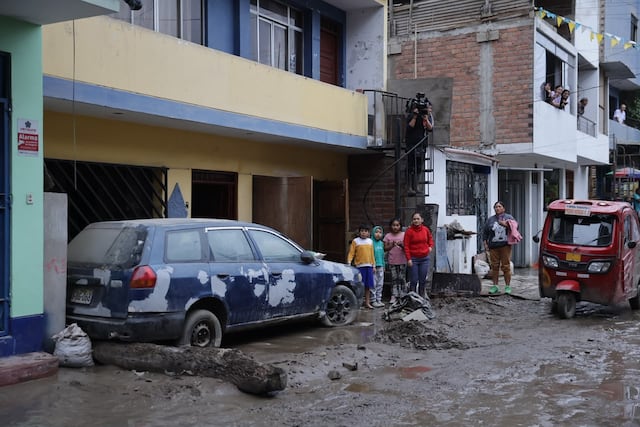 Keiko Fujimori inspecciona zonas afectadas por lluvias en Villa María del Triunfo