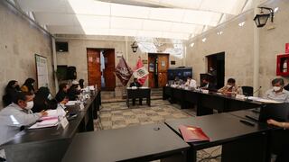 Consejeros de Arequipa sesionan hoy por última vez y presidente cuestiona labor de colegas