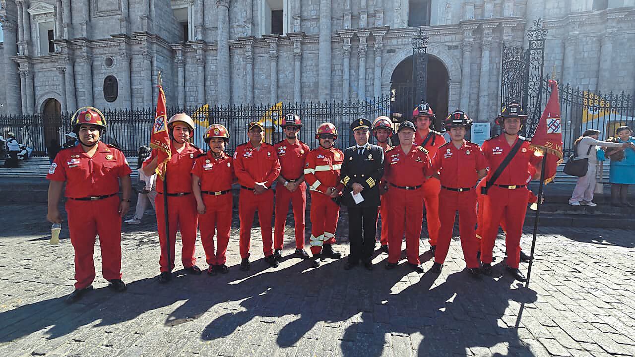 Bomberos mejoran su trabajo con equipos. Foto: GEC.